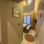 Appartamento Warm Cozy 8 Min By Metro Station