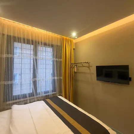 Warm Cozy 8 Min By Metro Station * Istambul