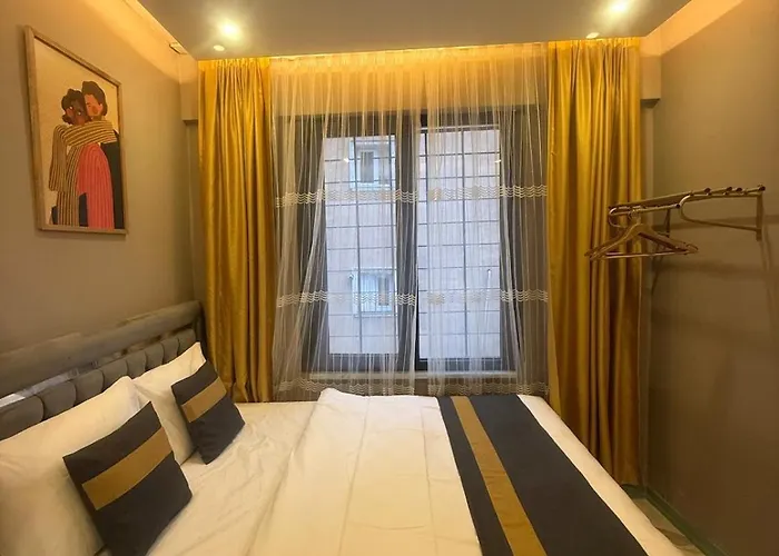 Warm Cozy 8 Min By Metro Station *