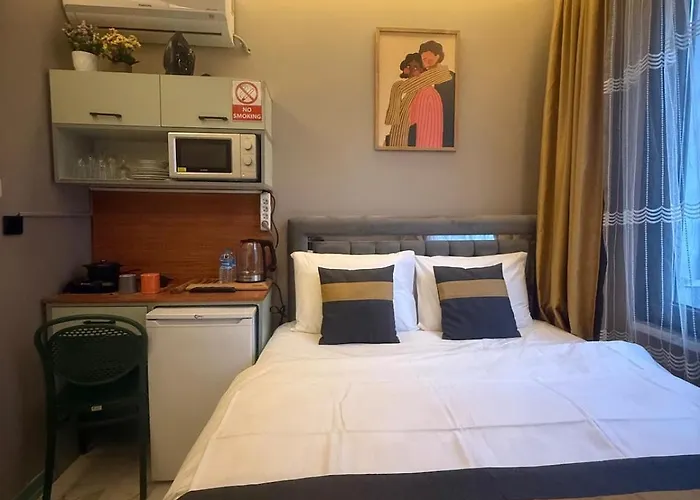 Warm Cozy 8 Min By Metro Station Apartment *