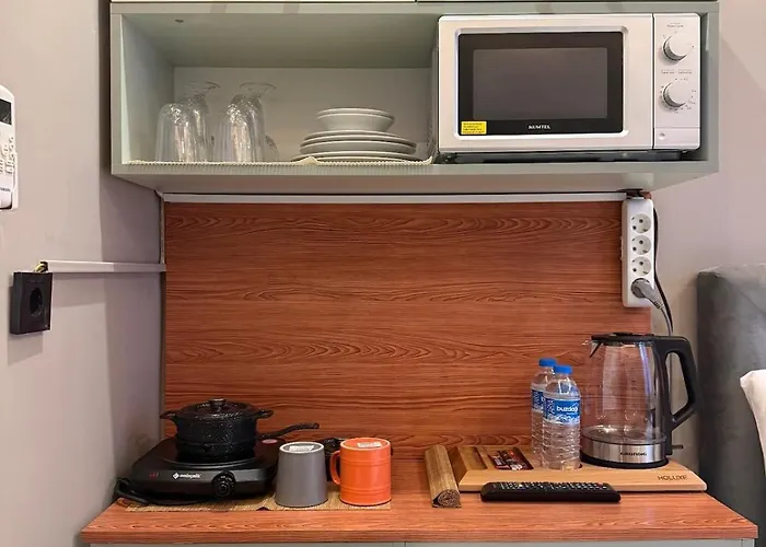 Warm Cozy 8 Min By Metro Station