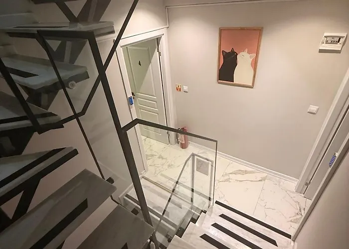 Warm Cozy 8 Min By Metro Station Istanbul