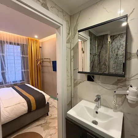 Apartamento Warm Cozy 8 Min By Metro Station Istambul